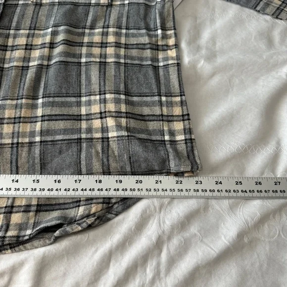NEW Old Navy Women's Gray/Beige Plaid Boyfriend Button Up‎ Shirt Medium Chore - Picture 13 of 14